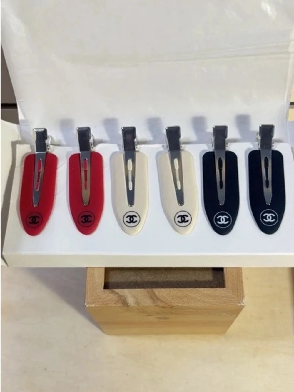 Authentic Chanel Beauté Limited Edition GWP 6-Piece No-Crease Clip Set (NIB)